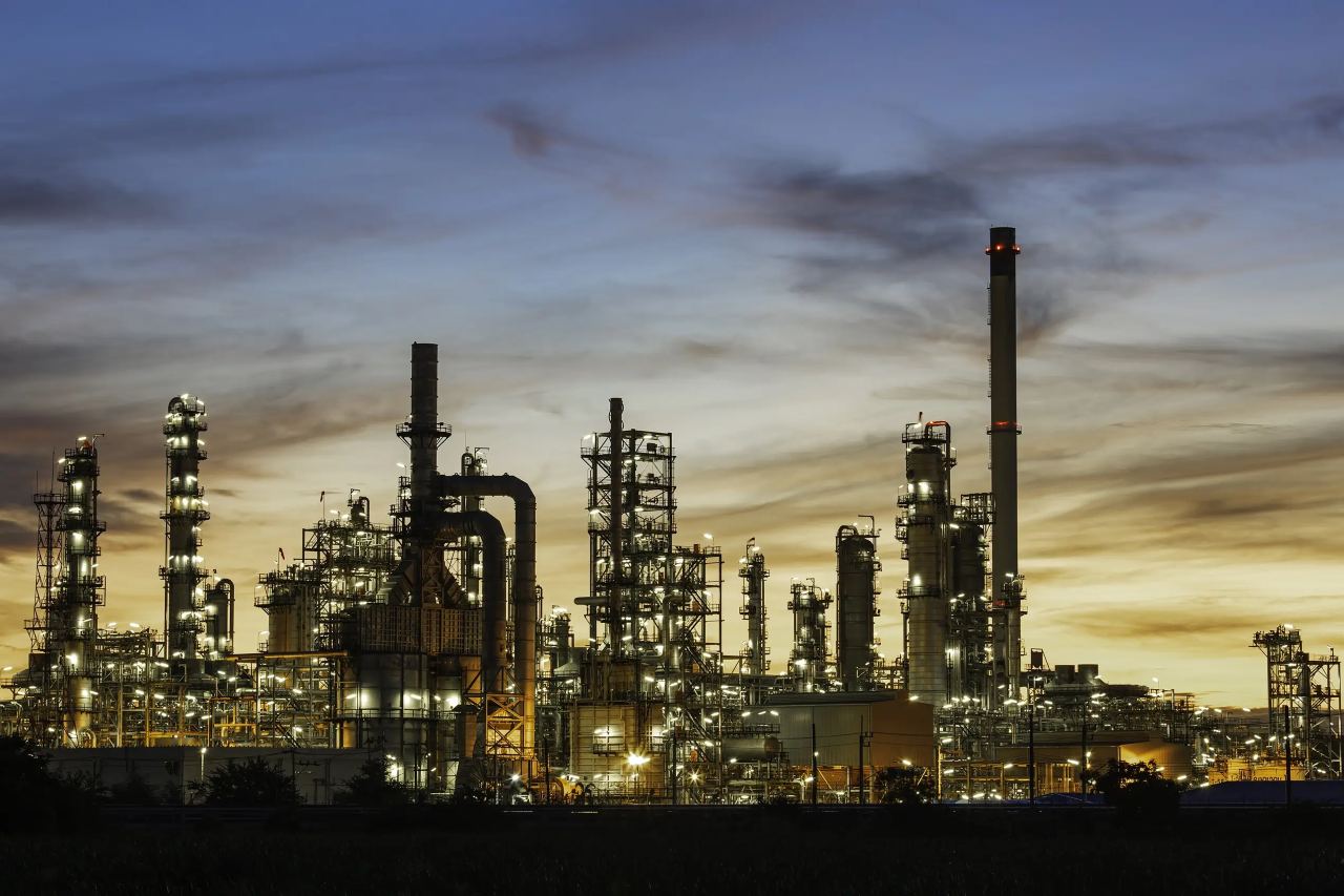 Potrubní rozvody petrochemického závodu